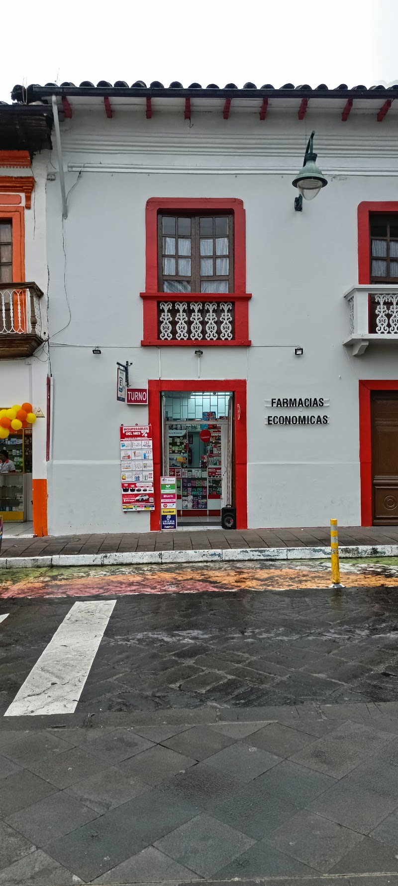 Foto de Farmacia Económicas Guaranda Parque Central 2